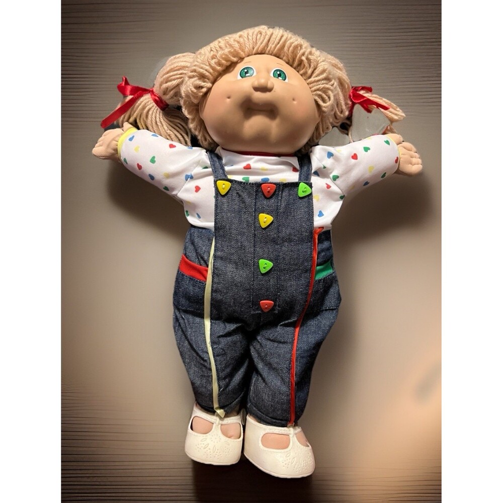Cabbage Patch Kids 1978-1982 Sandy Brown/Blonde hair, Green Eyed Girl Red Bows
